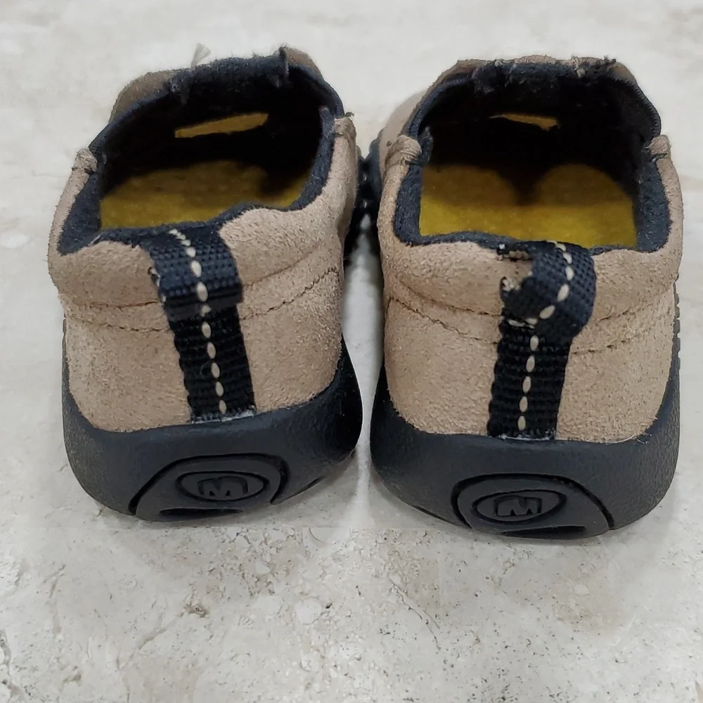 Merrell Shoes infant junior size 4 Taupe slip on suede